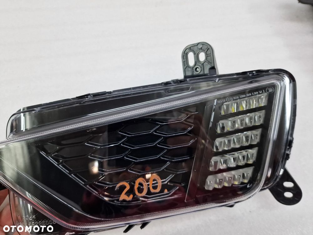 VW POLO VI 2G0 NOWY PRAWY ORYGINALNY VALEO HALOGEN LED DRL Z CIEMYM ŚRODKIEM , NR 2G0941622D / 2G0941622 D , NR AUKCJI H200 - 3
