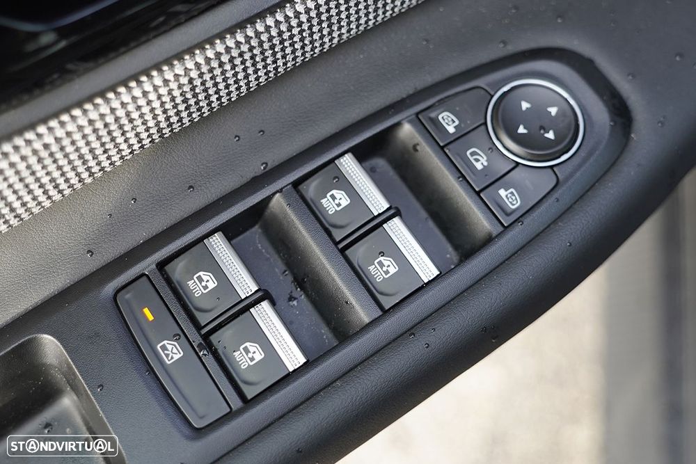 Renault 4 E-Tech 52 kWh Iconic Autonomia Conforto - 23