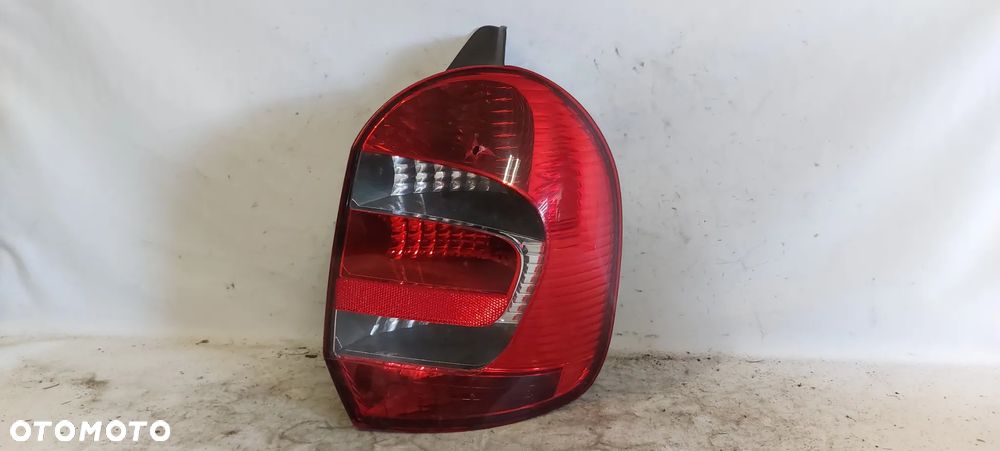 .  TYL TYLNA LAMPA PRAWA RENAULT GRAND MODUS - 1