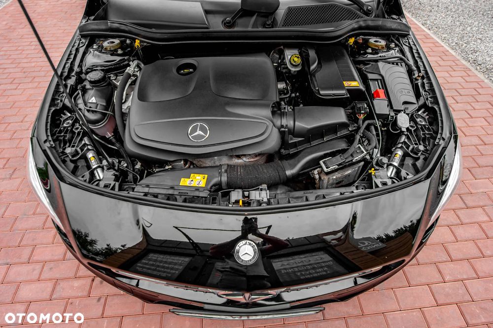 Mercedes-Benz CLA 250 4Matic 7G-DCT AMG Line - 16