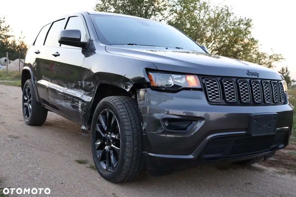 Jeep Grand Cherokee - 12