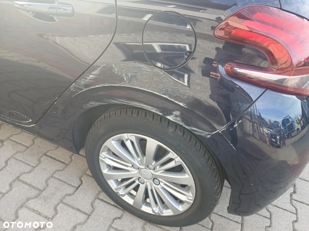 Peugeot 208 - 22