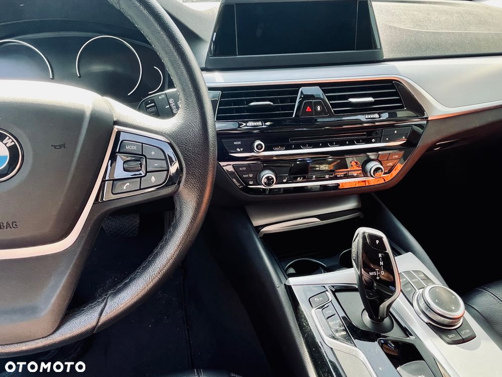 BMW Seria 5 518d - 9