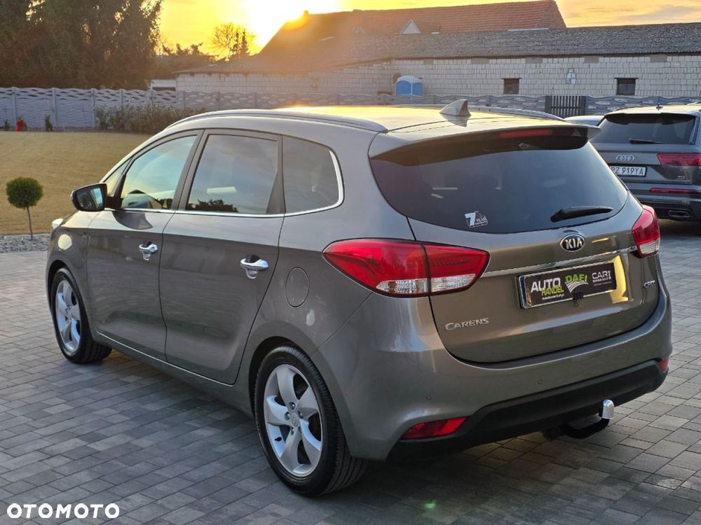 Kia Carens - 35
