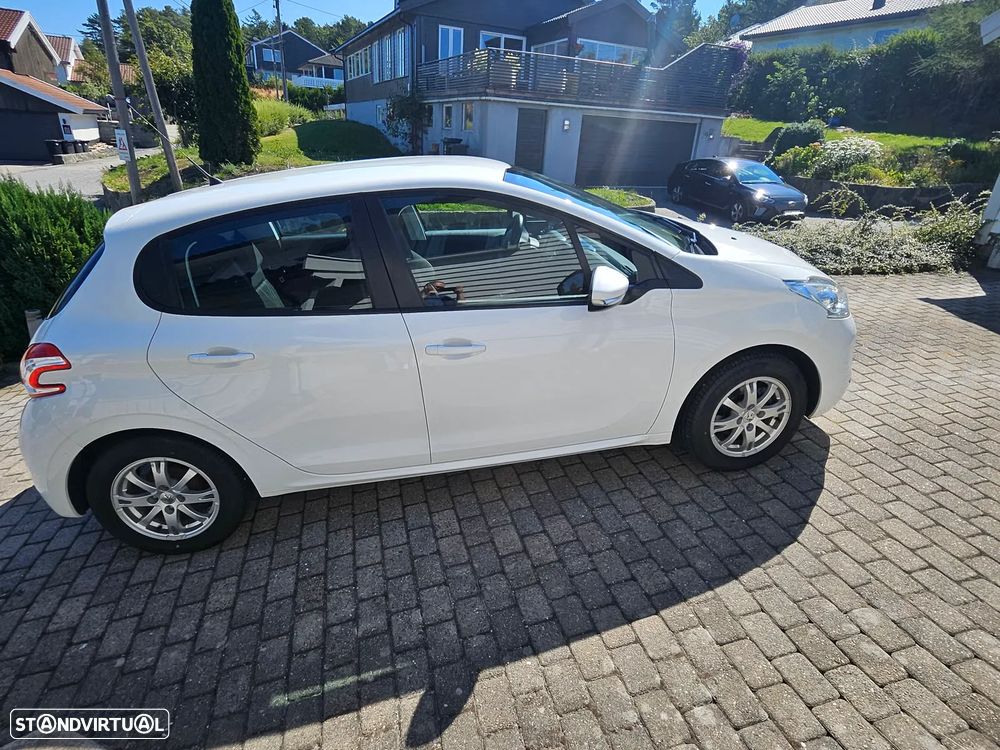 Peugeot 208 1.2 PureTech Allure - 1