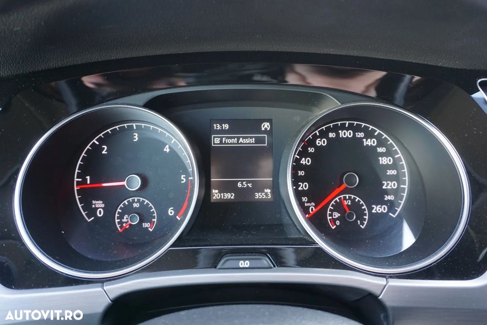 Volkswagen Touran 1.6 TDI SCR BlueMotion Technology Trendline - 16