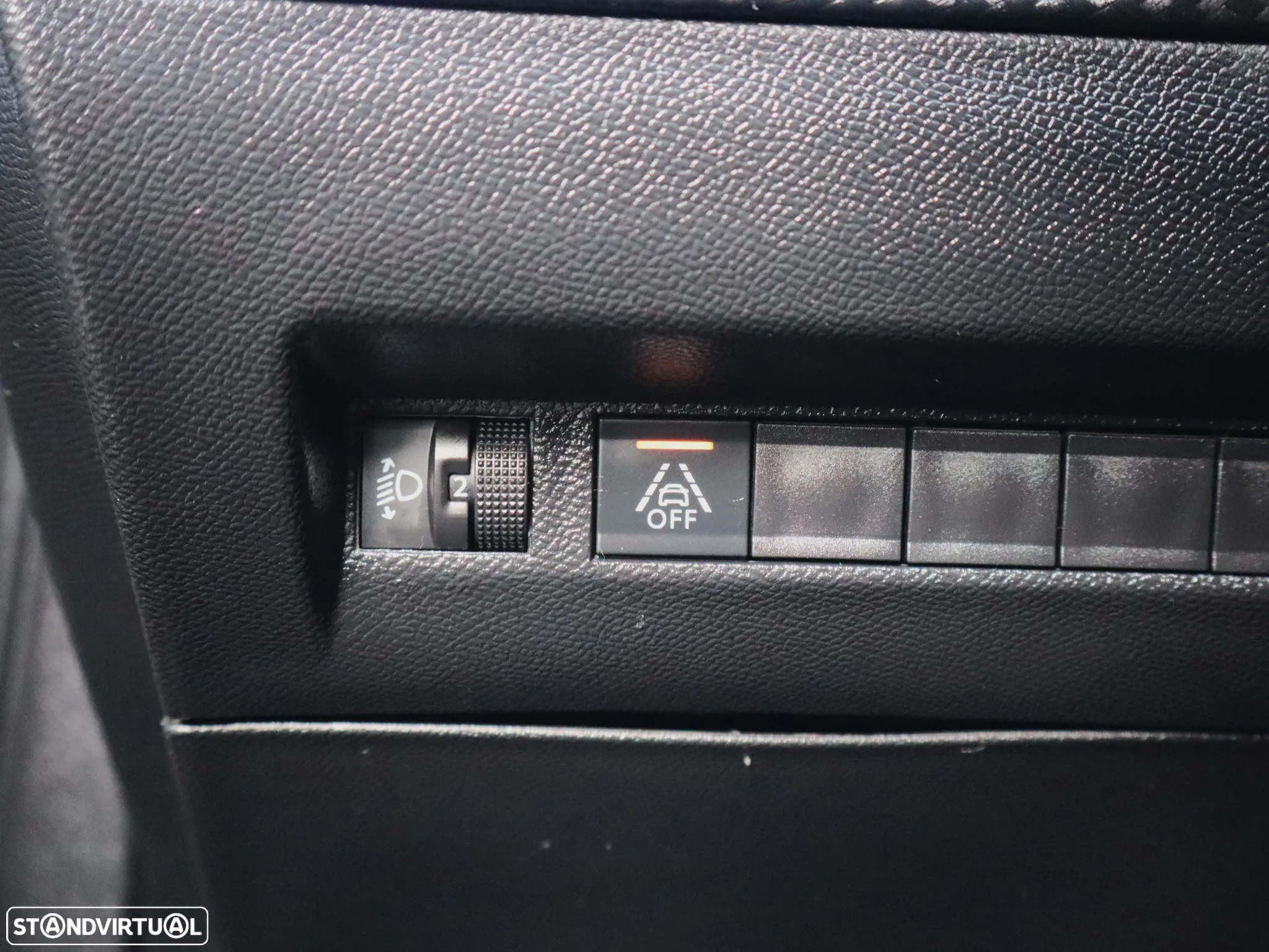 Peugeot 2008 1.5 BlueHDi Allure EAT8 - 16