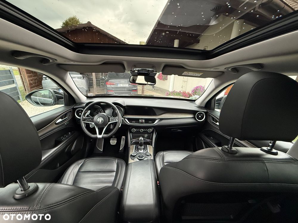 Alfa Romeo Stelvio - 11