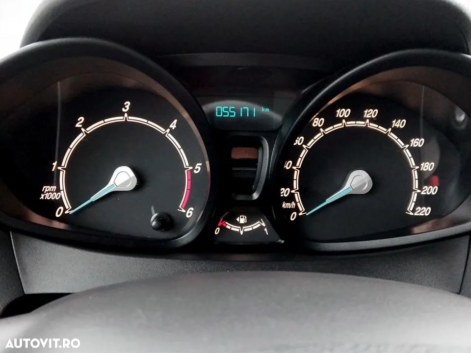 Ford Tourneo Courier 1.5 TDCi City - 12