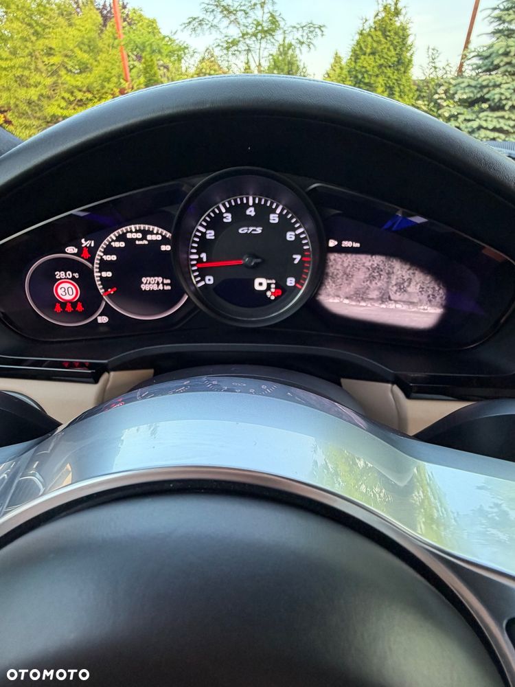 Porsche Cayenne GTS - 12