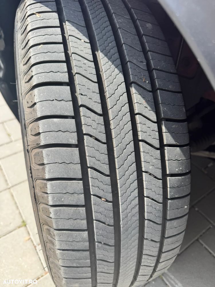 Land Rover Discovery Sport - 8