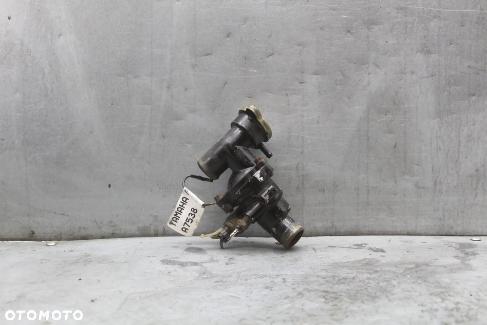 Yamaha FZ 750 FZ750 Termostat obudowa korek wlewu - 2