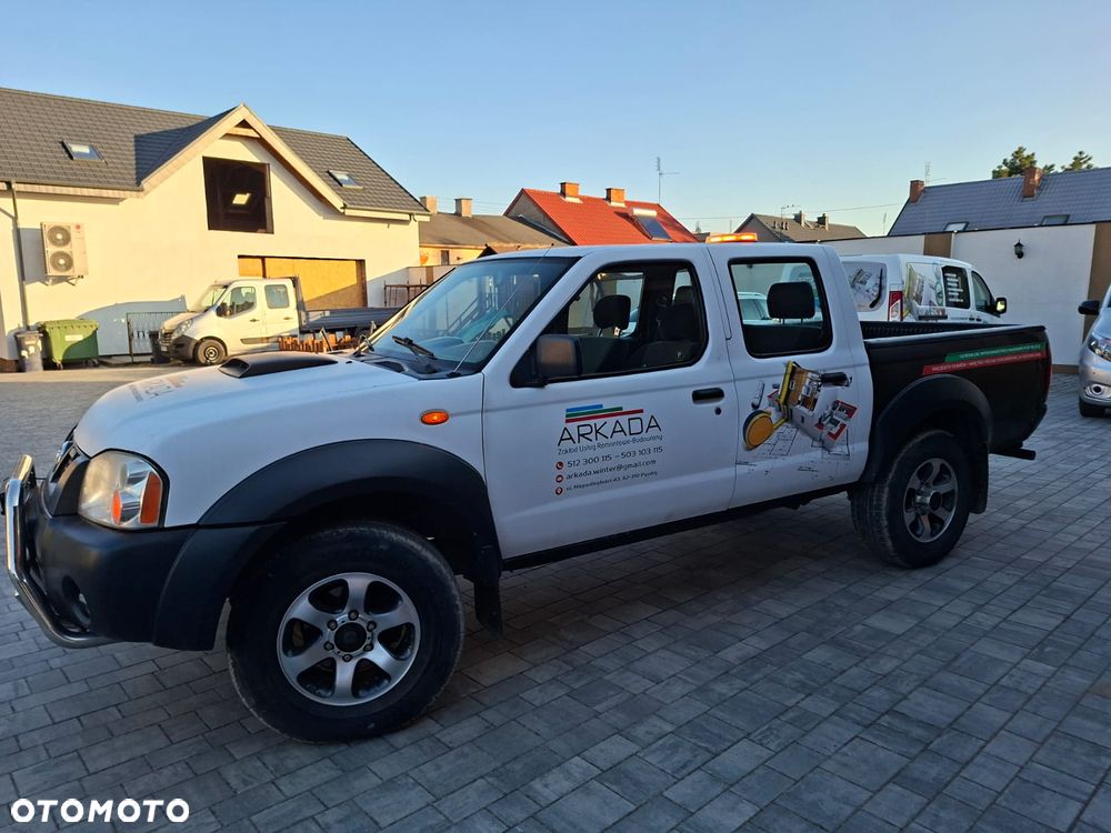 Nissan Pickup - 2