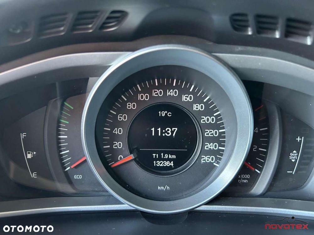 Volvo V40 D2 Drive-E Momentum - 16