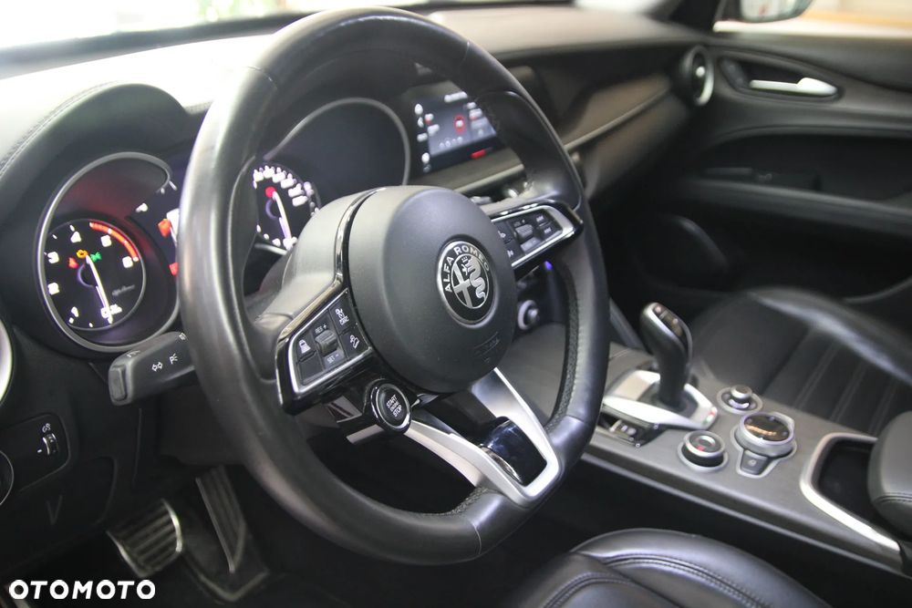 Alfa Romeo Stelvio 2.2 JTDM TI Q4 - 15