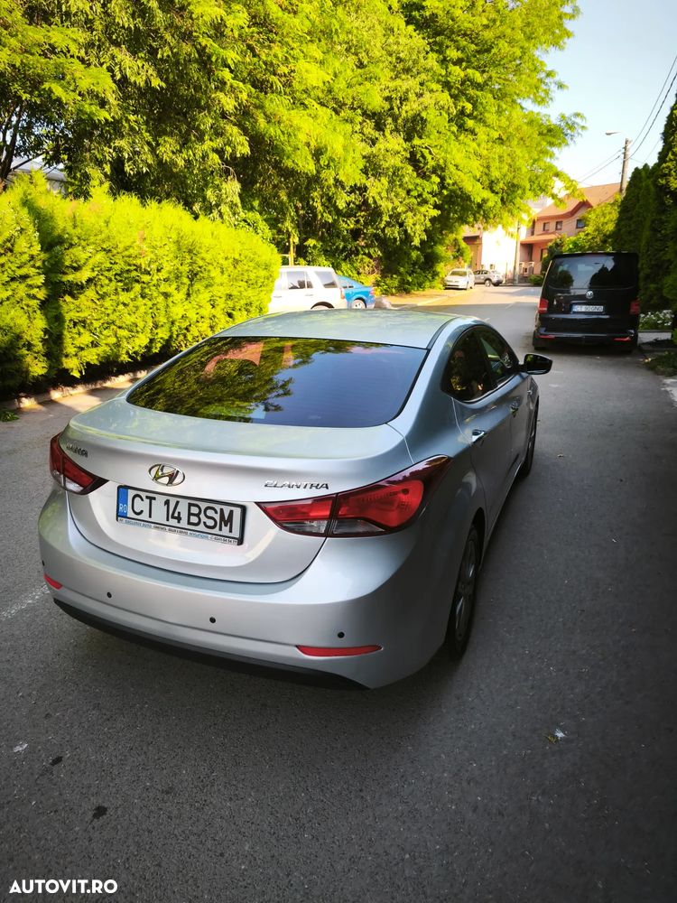Hyundai Elantra 1.6 MPi - 14