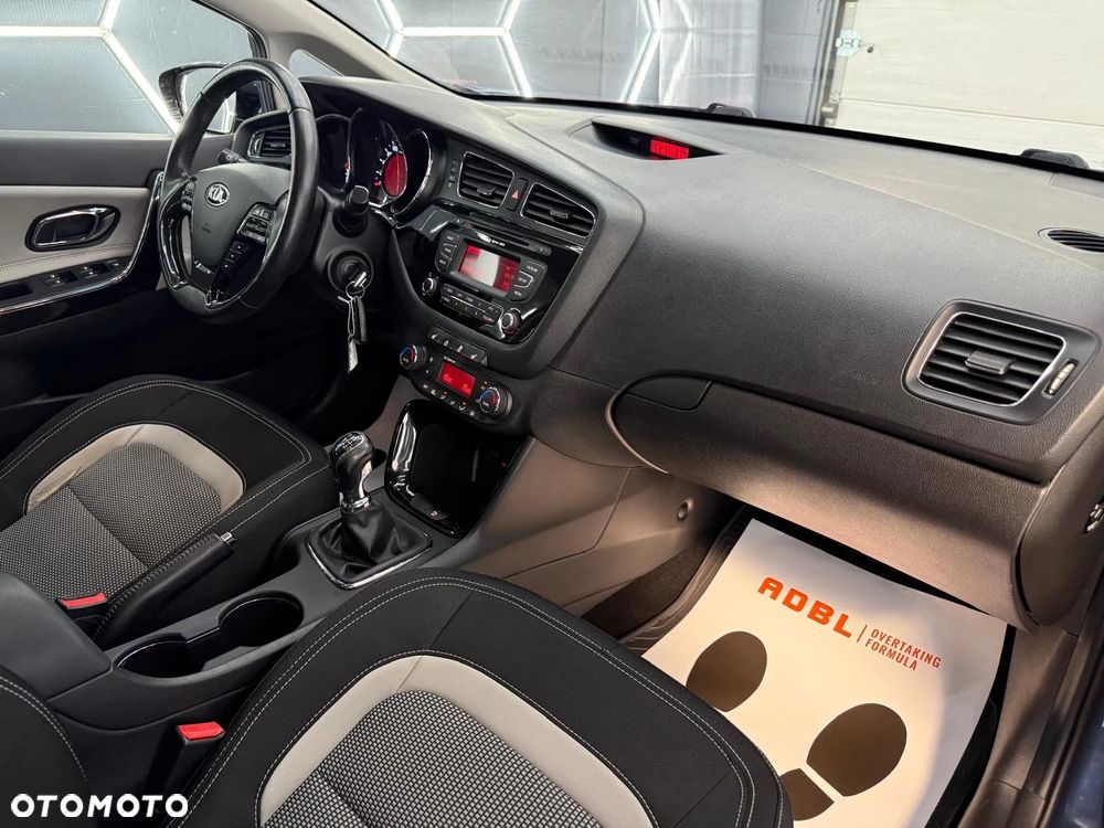 Kia Ceed 1.6 CRDi 128 Platinum Edition - 28