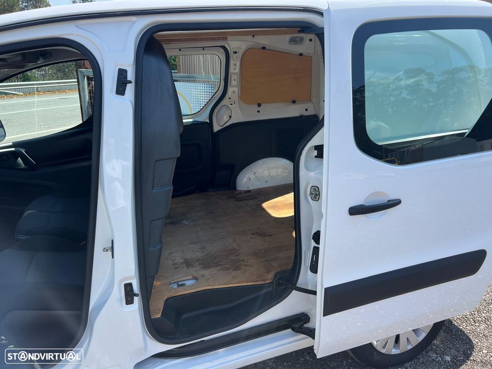 Peugeot e partner van eletrica longa 3 lugares bateria propria - 16