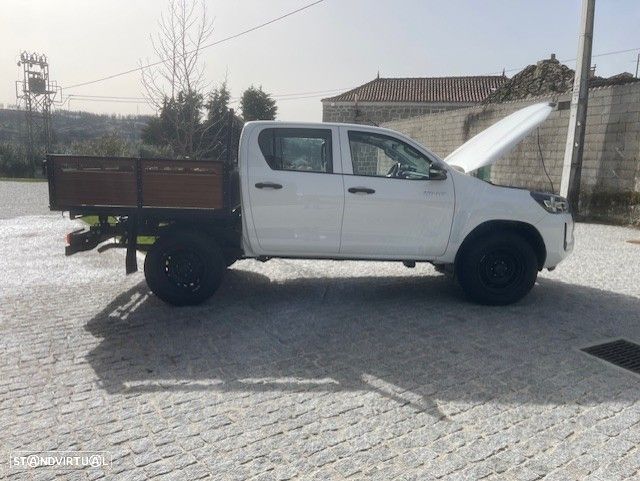 Toyota Hilux 2.4 D-4D 4WD CD CM - 10