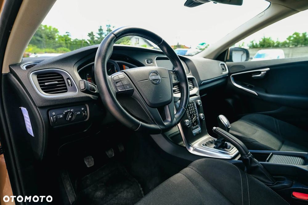 Volvo V40 D2 - 17