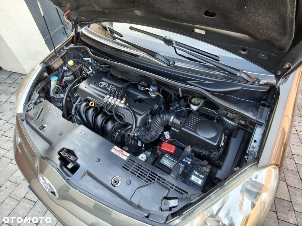 Toyota Corolla Verso - 8