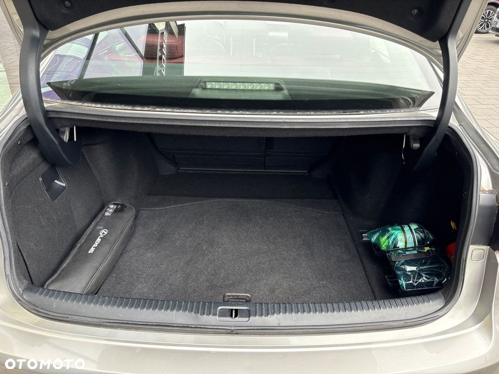Lexus IS 300h F Sport Edition - 17