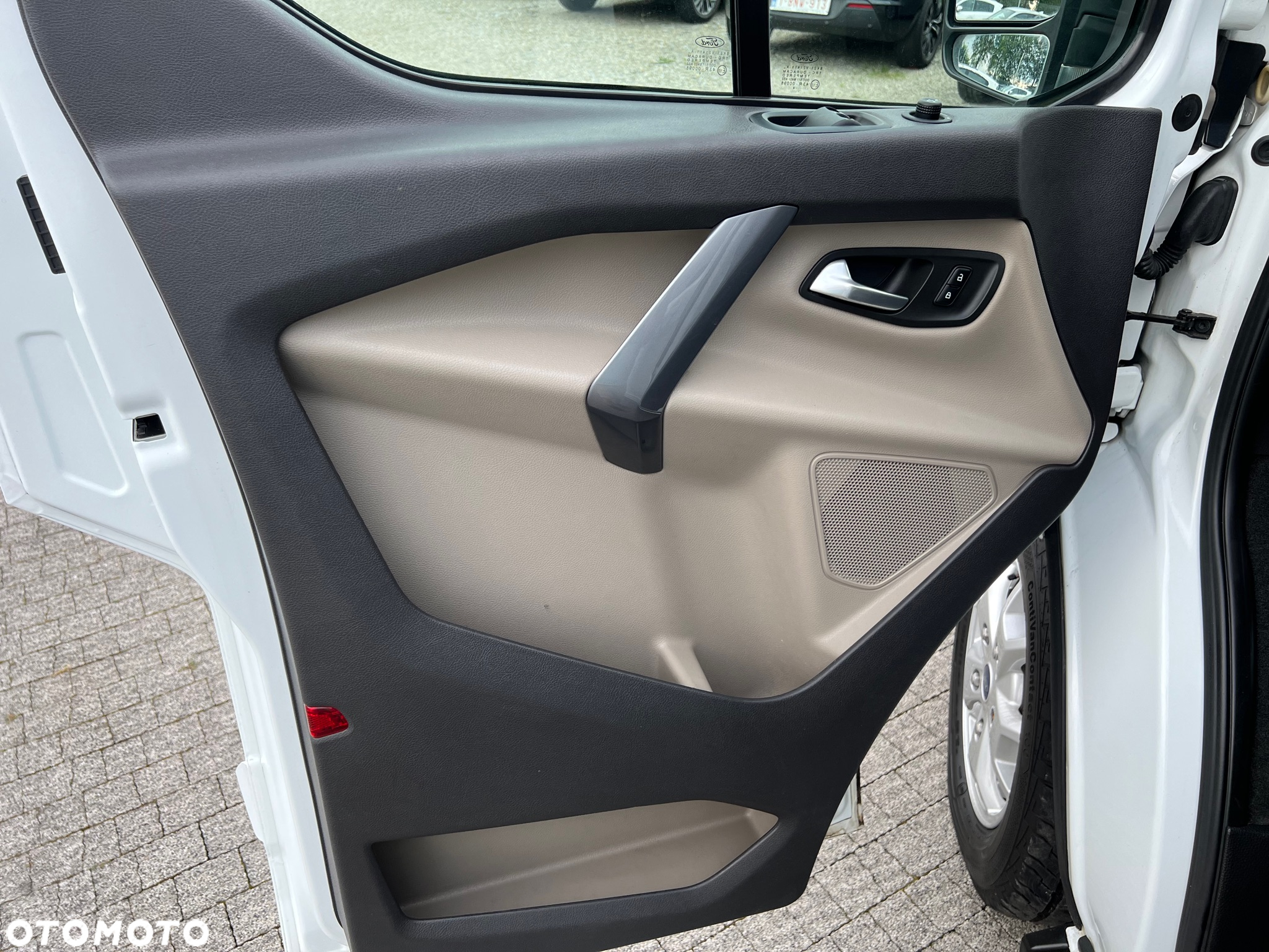 Ford Tourneo Custom - 19