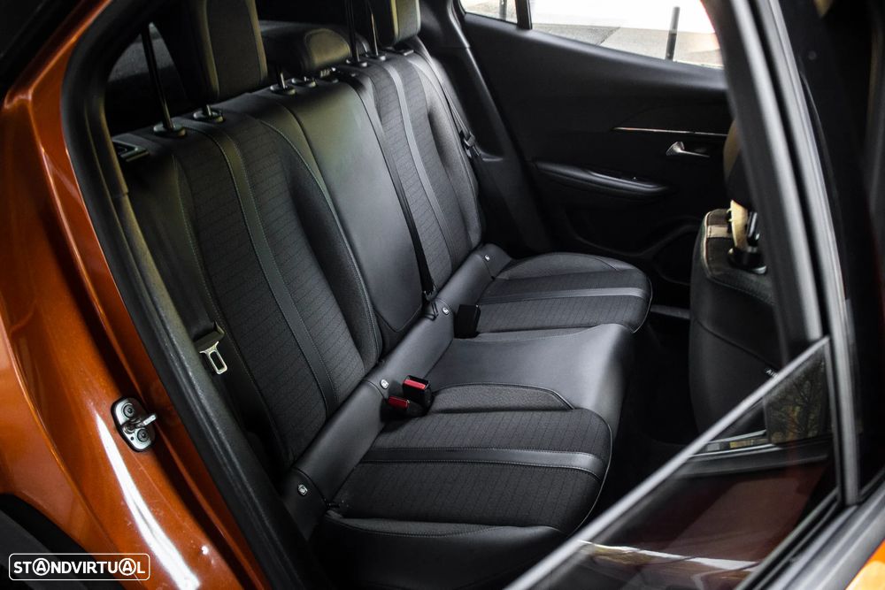 Peugeot 2008 1.5 BlueHDi Allure EAT8 - 32