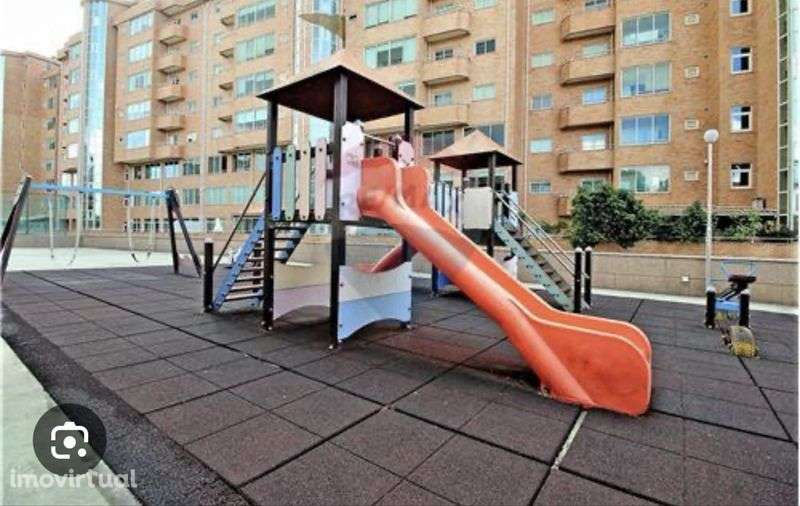 Vende-se Apartamento T3 condominio Mirante da Portela - Grande imagem: 2/3