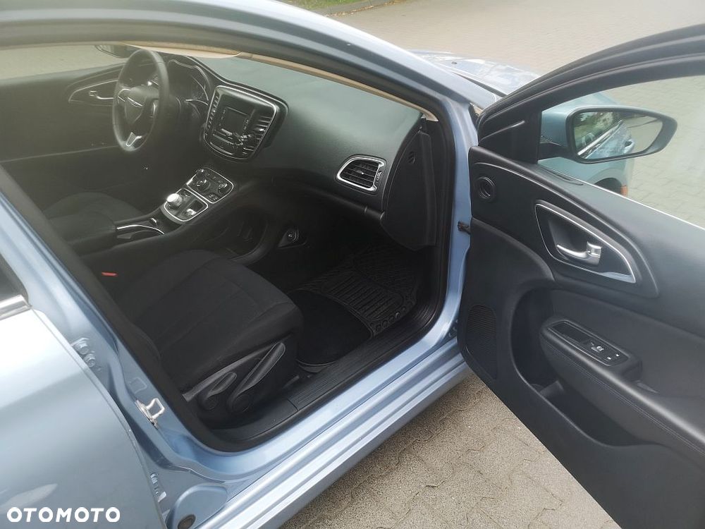 Chrysler 200 - 16