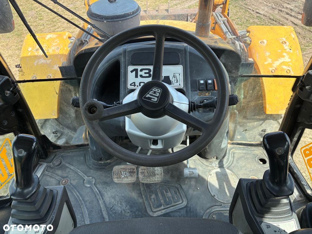 JCB 4CX - 19