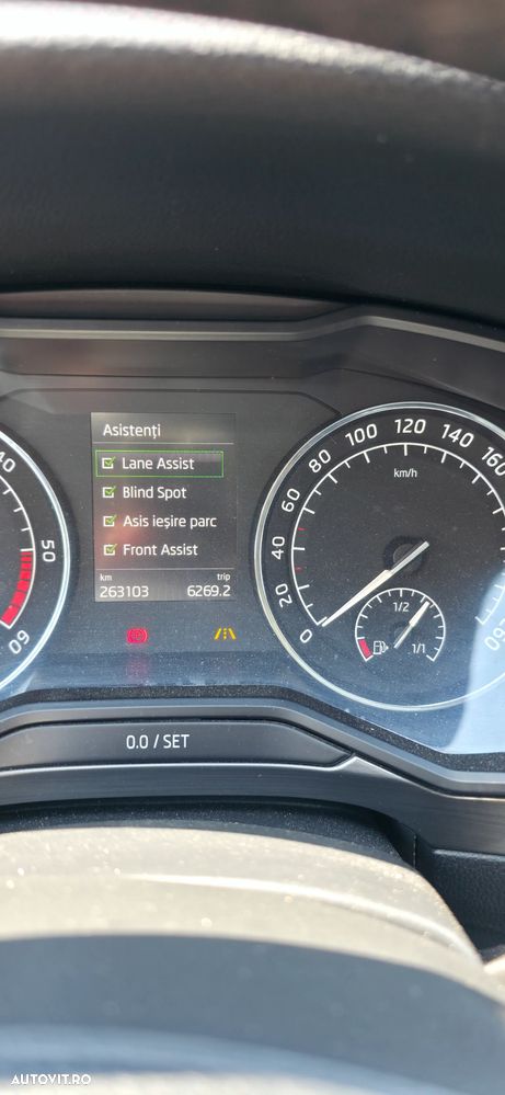 Skoda Superb 2.0 TDI DSG Active - 10