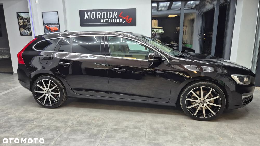 Volvo V60 D6 AWD Plug-in Hybrid Summum - 13