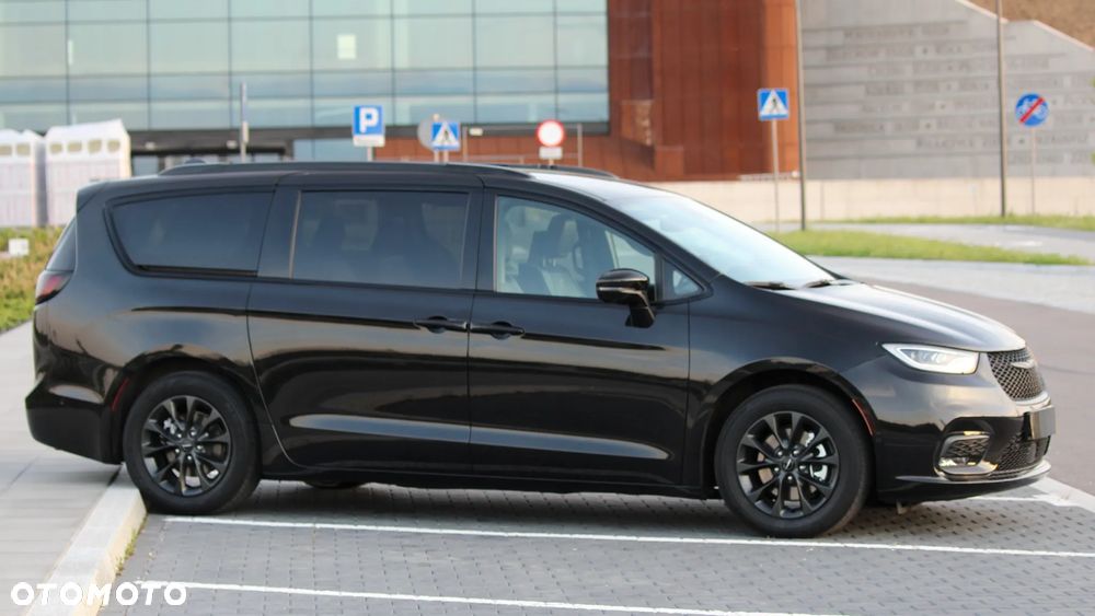 Chrysler Pacifica - 3