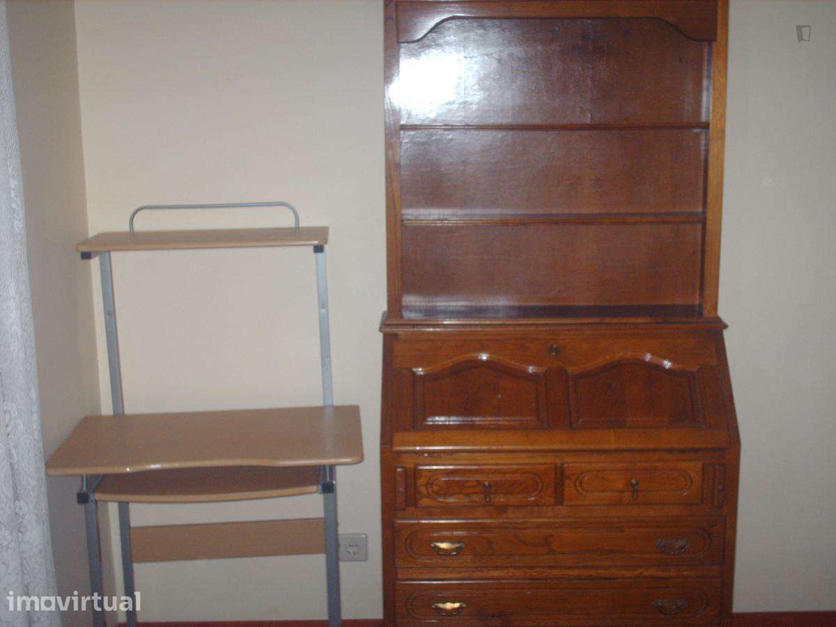 Quarto - localizado em Paranhos Porto - Grande imagem: 2/15