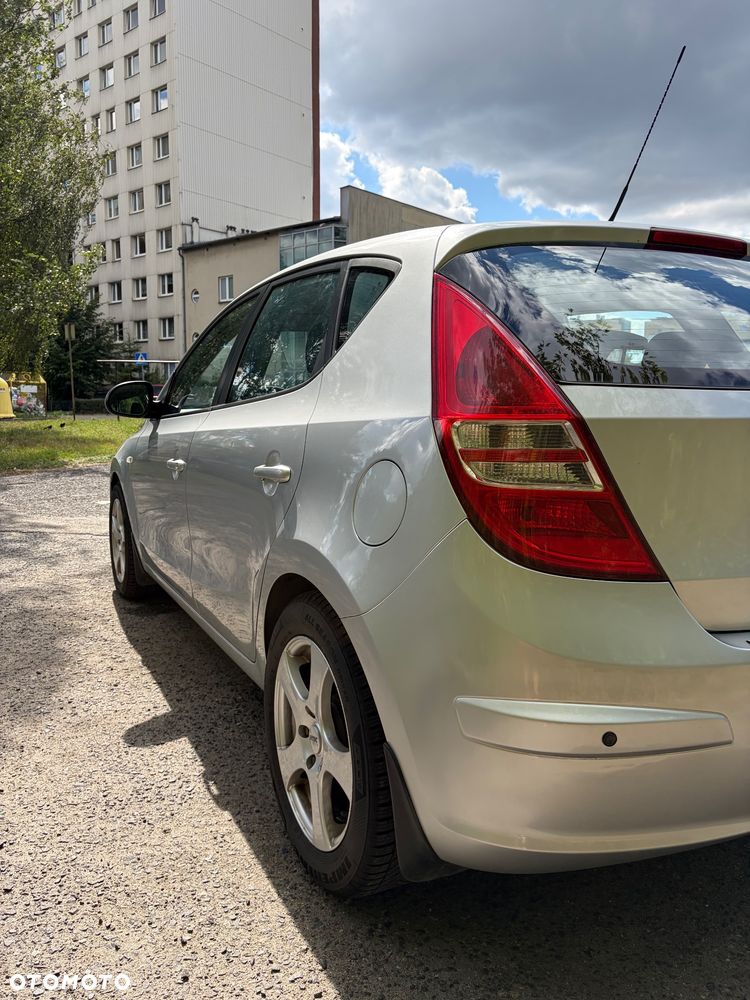 Hyundai i30 1.6 Classic + - 9