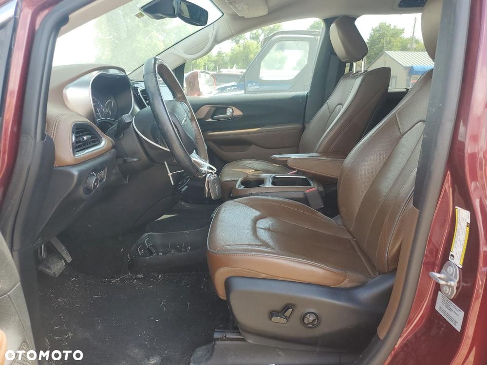 Chrysler Pacifica - 7