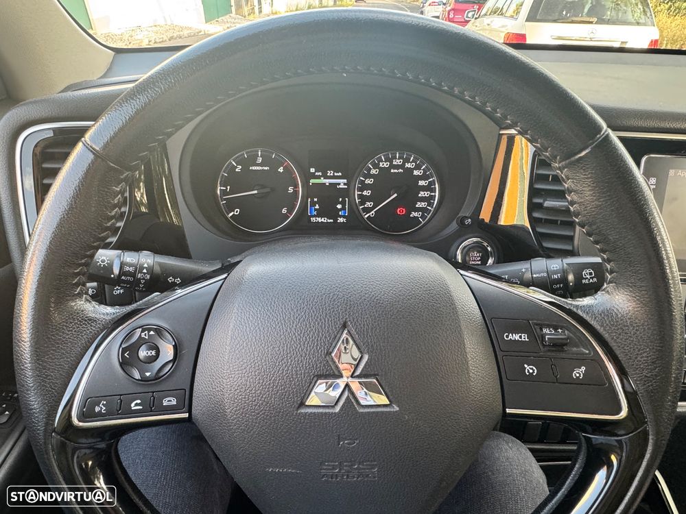 Mitsubishi Outlander 2.2 DI-D Instyle Navi Black Edition - 12