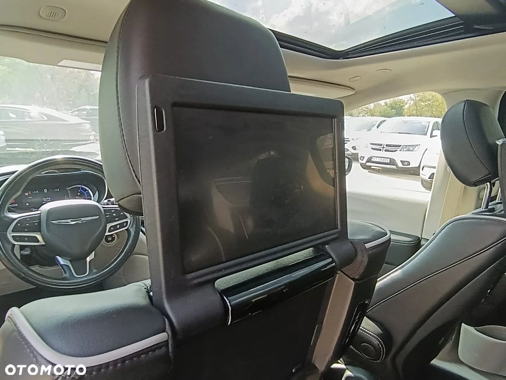 Chrysler Pacifica - 34