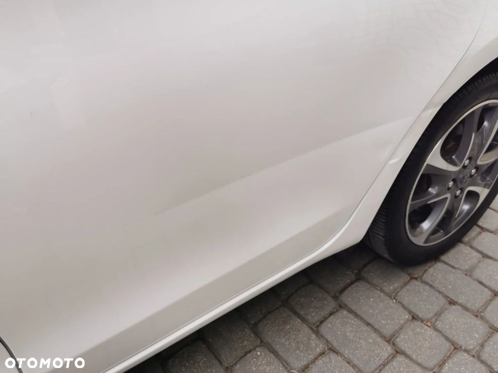 Toyota Yaris Hybrid 100 Premium - 8