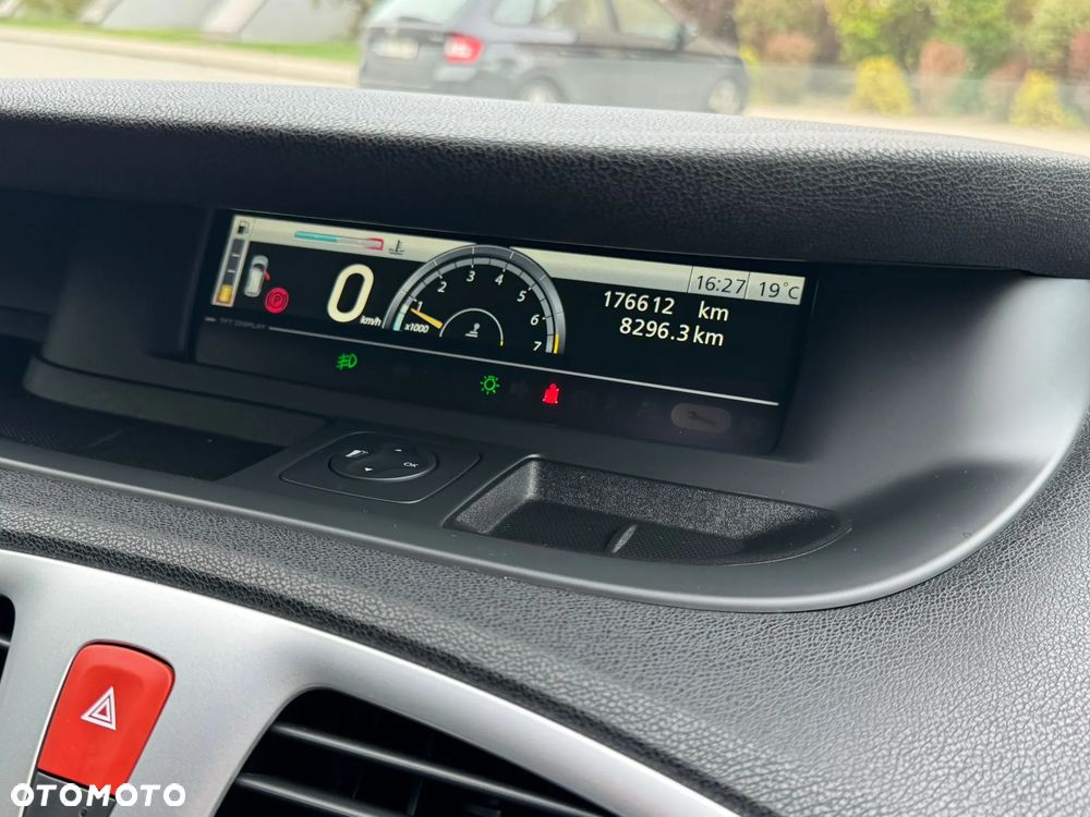 Renault Scenic 1.6 16V Confort Privilege - 10