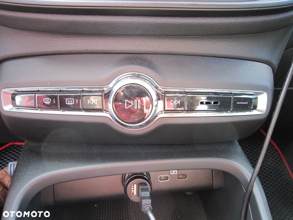 Volvo XC 40 B3 Essential - 16