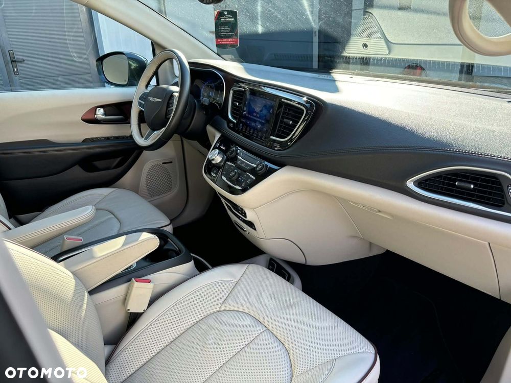 Chrysler Pacifica - 15