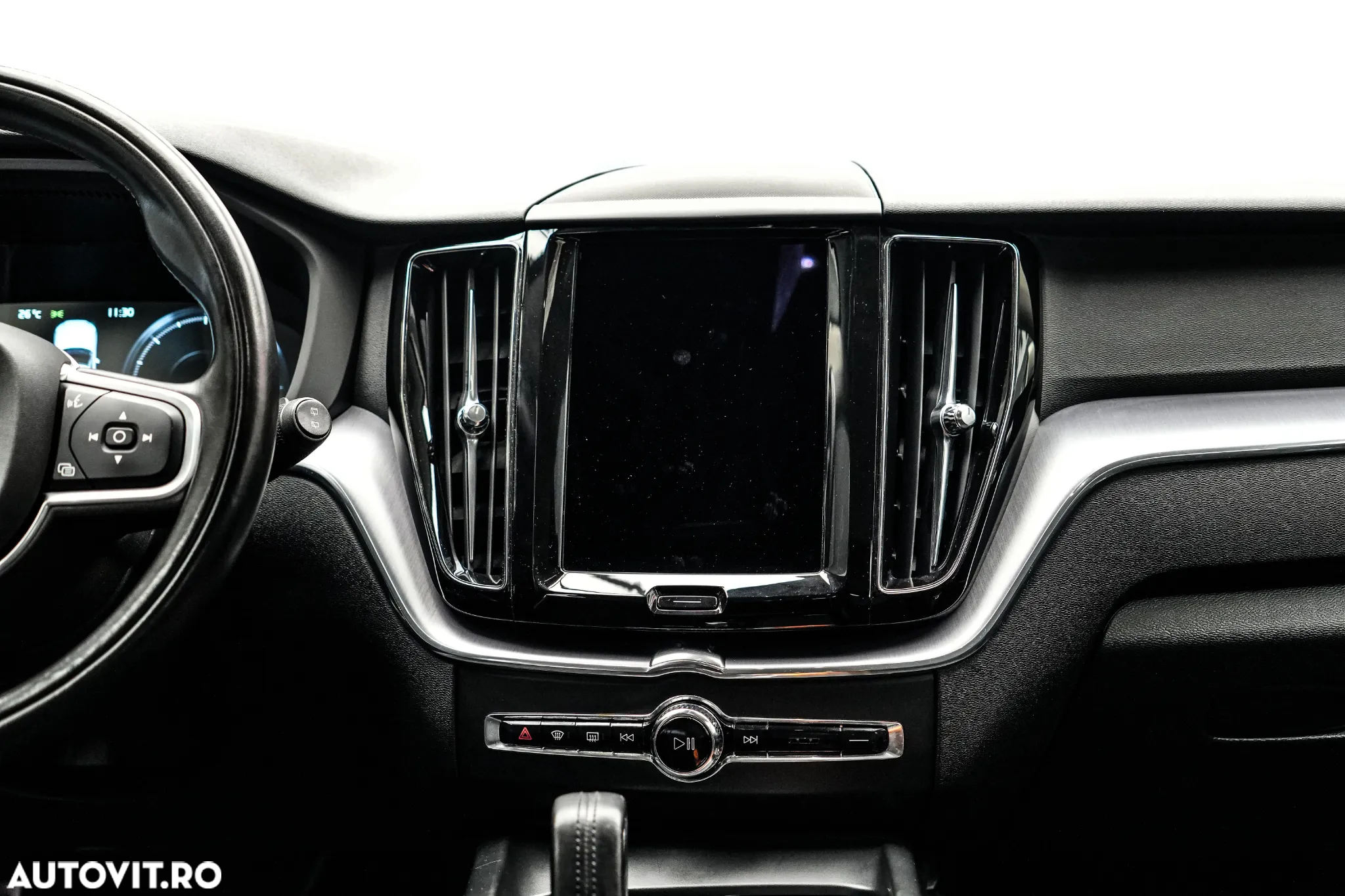 Volvo XC 60 B4 MHEV Momentum Pro - 18