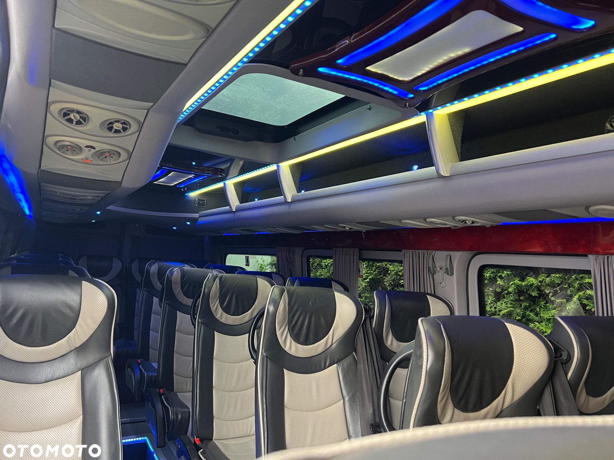 Mercedes-Benz Sprinter - 12