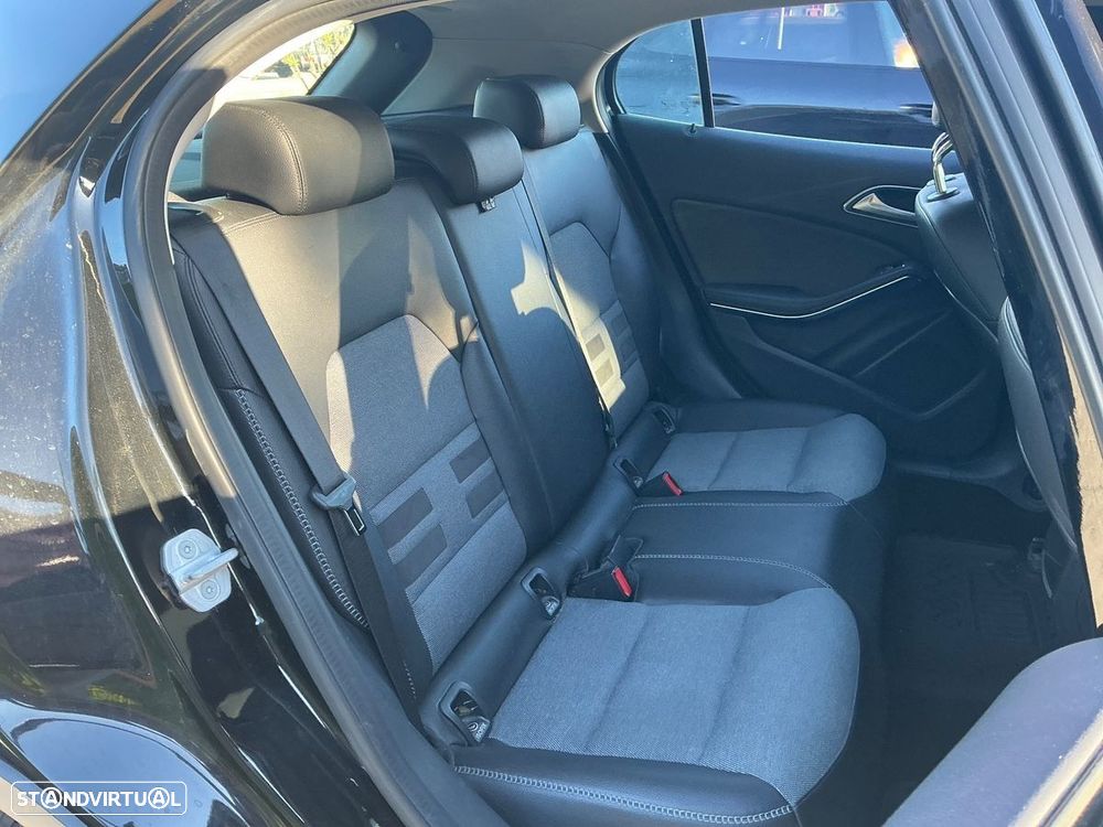 Mercedes-Benz GLA 180 - 6