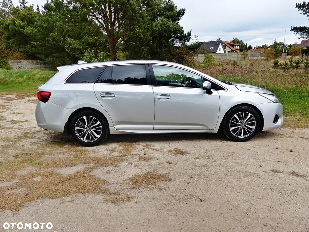 Toyota Avensis 2.0 D-4D Premium - 7