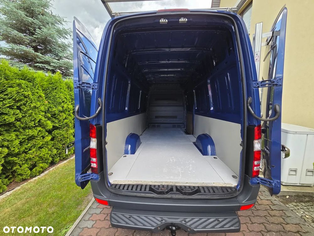 Mercedes-Benz Sprinter - 24