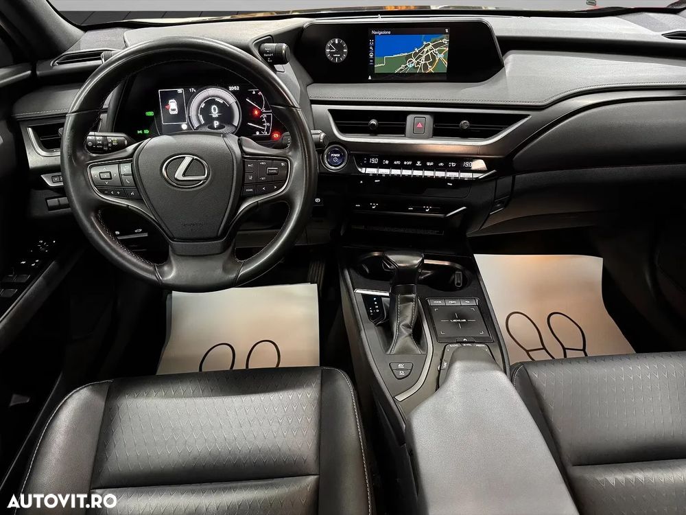 Lexus UX 250h FWD Executive - 2