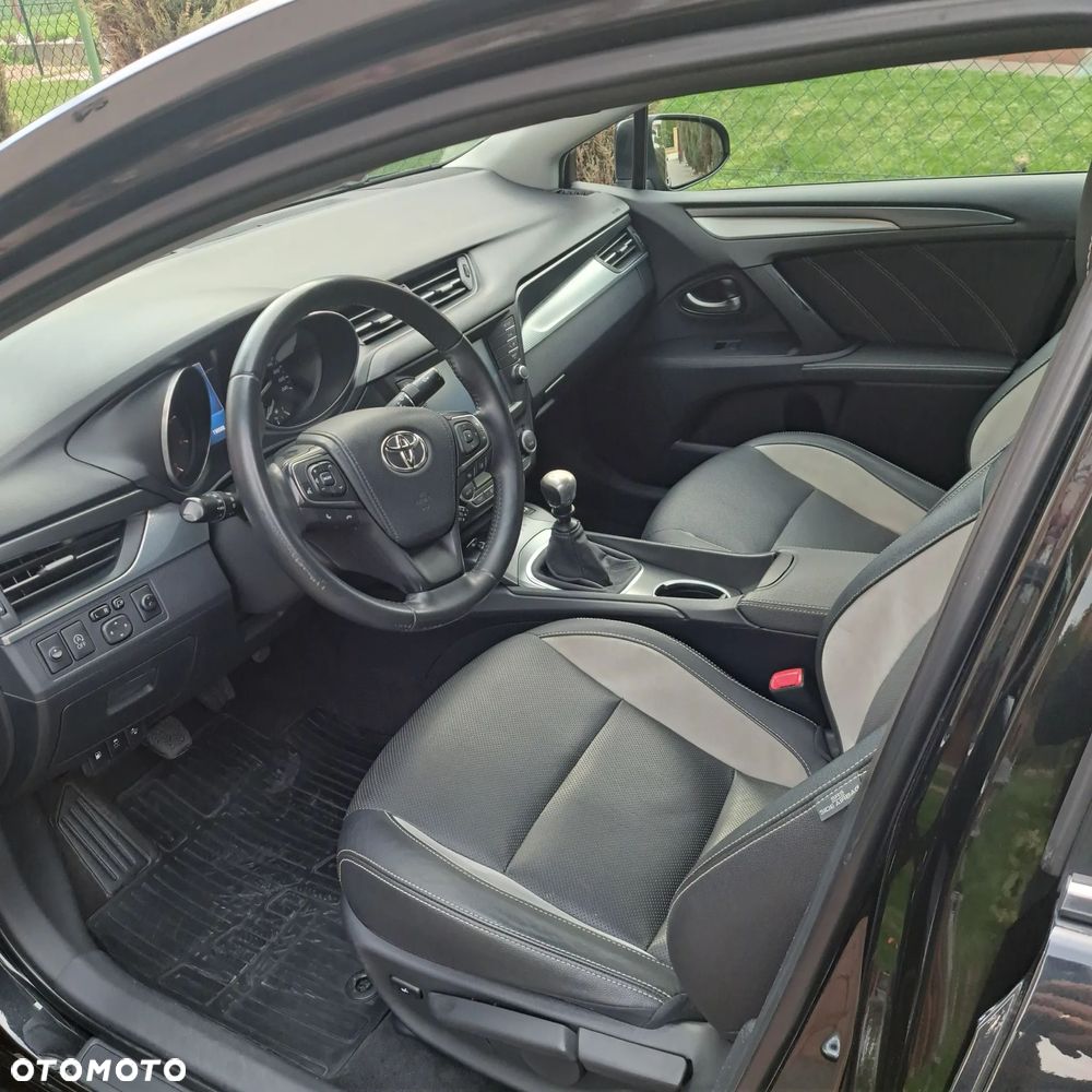 Toyota Avensis 2.0 D-4D Premium - 6